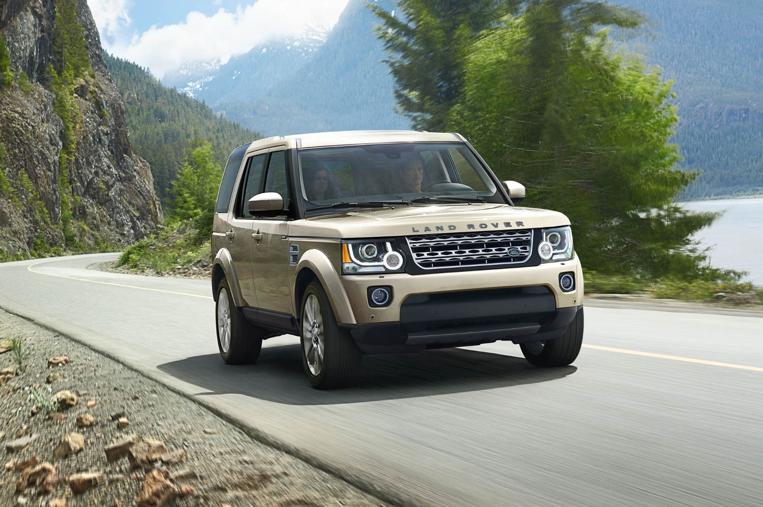 Comparison Land Rover LR4 SUV 2015 Vs Toyota Land Cruiser 4dr 2017 SUV Drive